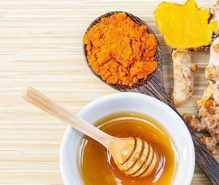 9 Effective Tips to Get Rid of Dark Knees at Home