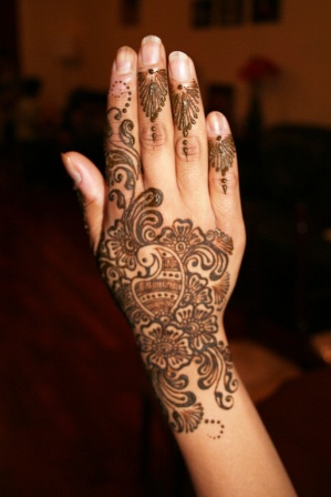 50 Simple and Attractive Mehndi Designs for Hands