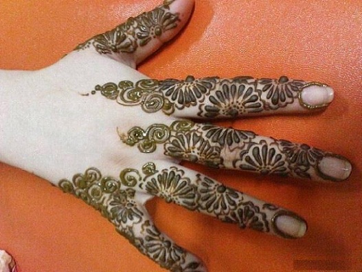50 Simple and Attractive Mehndi Designs for Hands