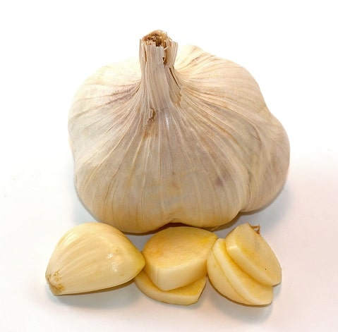 6 Simple Methods To Use Garlic For Hair Growth!