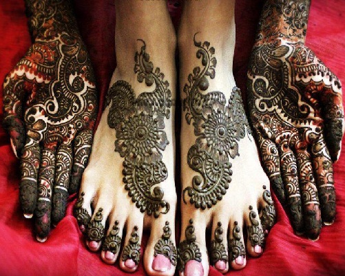 9 Special Mehndi Designs for Karwa Chauth Festival 2020