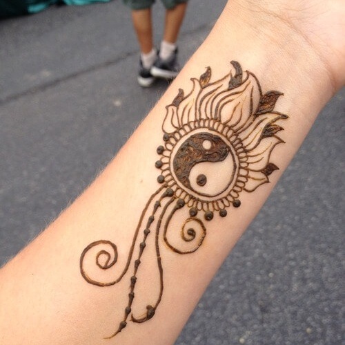 9 Special Mehndi Designs for Karwa Chauth Festival 2020