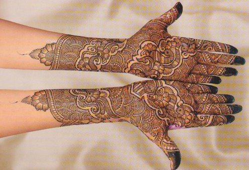 9 Special Mehndi Designs for Karwa Chauth Festival 2020