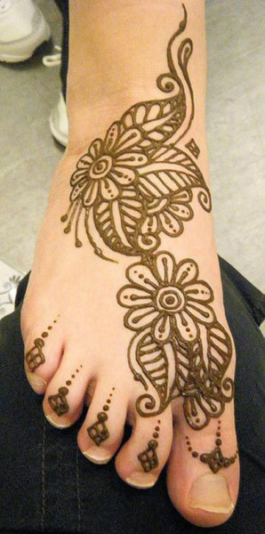 15+ Stylish Foot Mehndi Designs for Your Pretty Feet