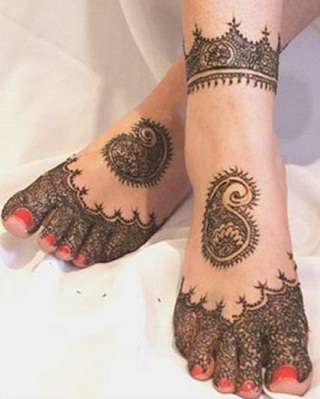 15+ Stylish Foot Mehndi Designs for Your Pretty Feet