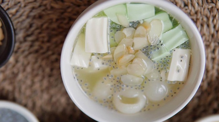 Vietnamese Street Food: 13 Best Street Foods in Hanoi &#038; Saigon